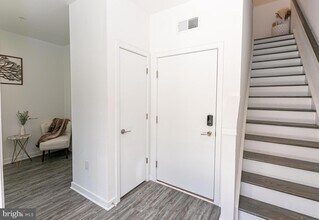 3123 Beachview Ln in Philadelphia, PA - Foto de edificio - Building Photo