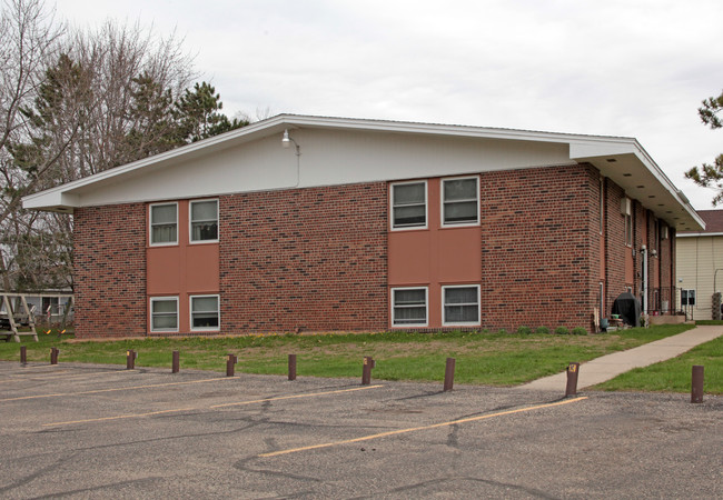 Spruce Manor Apartments in Annandale, MN - Building Photo - Building Photo