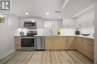 23 Swanhurst Blvd in Mississauga, ON - Building Photo - Building Photo