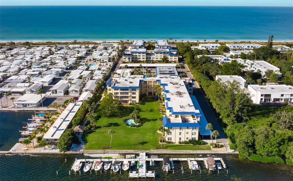 3808 Gulf of Mexico Dr in Longboat Key, FL - Foto de edificio