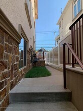5295 Amboy Rd in Staten Island, NY - Building Photo - Building Photo
