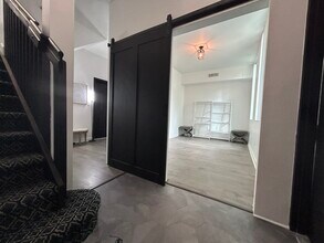 2142 Van Buren St in Hollywood, FL - Foto de edificio - Building Photo
