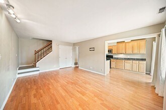 425 Harrison Ct in Vernon Hills, IL - Building Photo - Building Photo