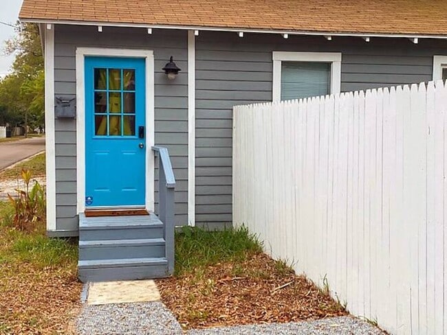 2716 18th St N in St. Petersburg, FL - Foto de edificio - Building Photo