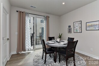 421 Spearfield Ln in Charlotte, NC - Foto de edificio - Building Photo