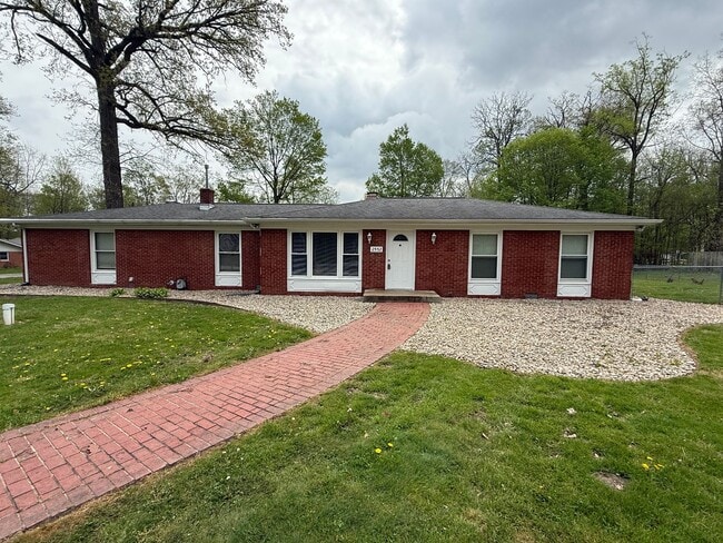 2552 S Woodland Trail in Warsaw, IN - Building Photo - Building Photo