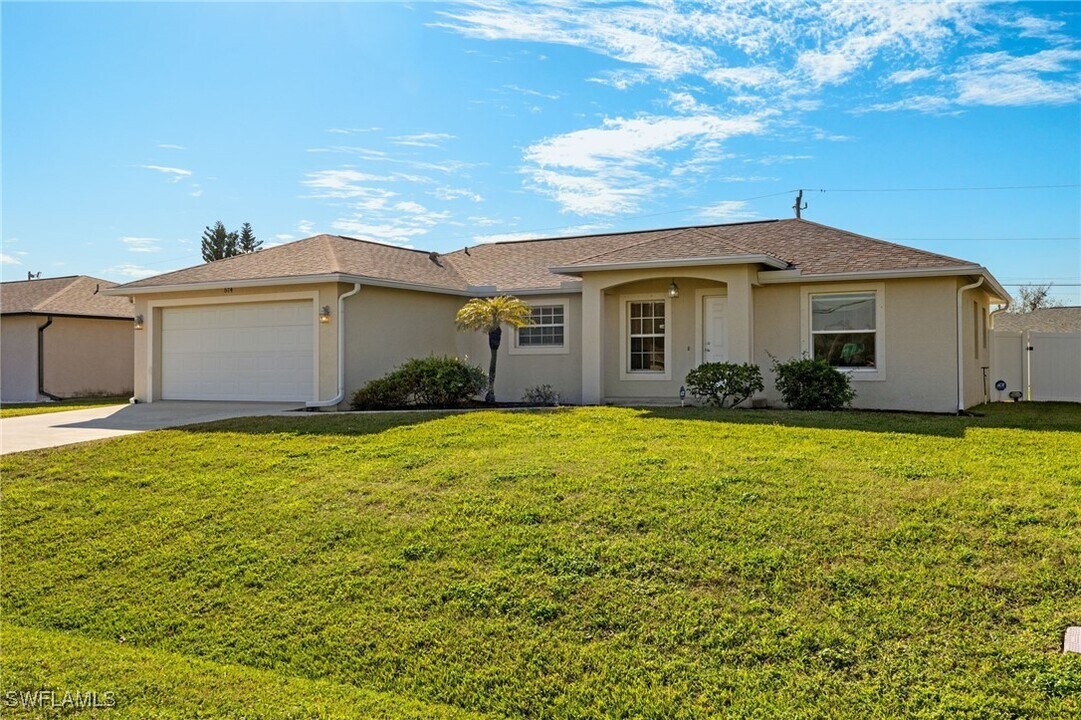 514 NE 19th Ct in Cape Coral, FL - Building Photo