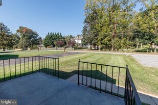 15 Ritters Ln in Owings Mills, MD - Building Photo