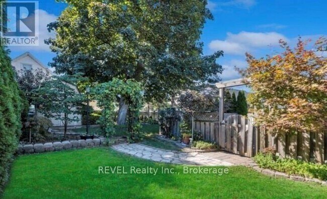 5559 Glenholme Ave in Niagara Falls, ON - Building Photo - Building Photo