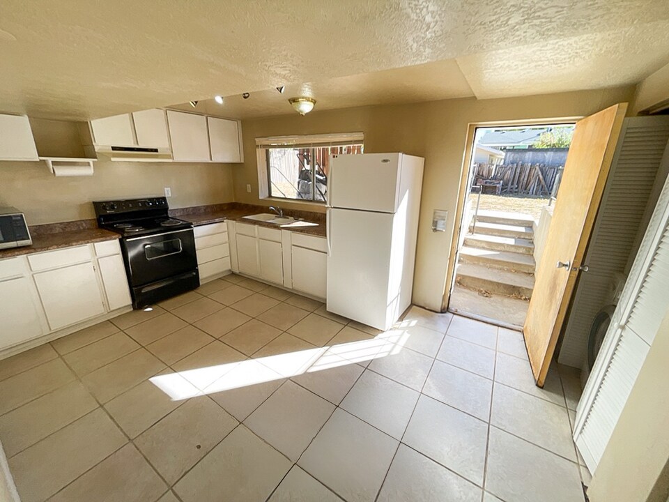 6085 Saddle Way in Salt Lake City, UT - Building Photo