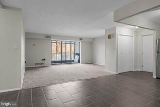 64 Welsh Tract Rd, Unit C311 in Newark, DE - Foto de edificio - Building Photo