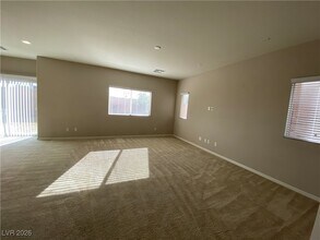 8033 Ancient Oaks Ave in Las Vegas, NV - Building Photo - Building Photo