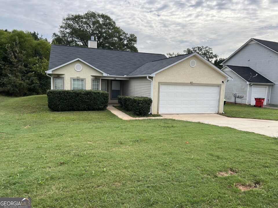 176 Woodwind Way in Jonesboro, GA - Foto de edificio