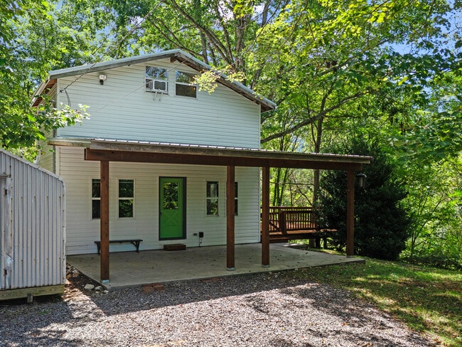 1896 Highway 80 S in Burnsville, NC - Building Photo - Building Photo