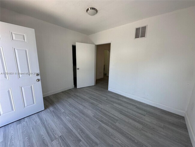 341 NW 61st Ave-Unit -341 in Miami, FL - Building Photo - Building Photo
