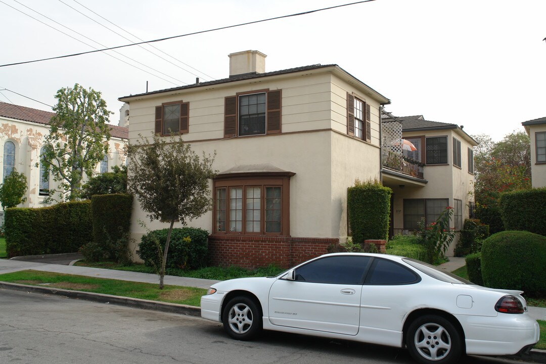 206-212 E Elk Ave in Glendale, CA - Building Photo