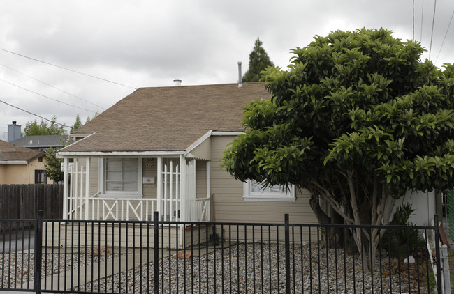 24024 Park St in Hayward, CA - Foto de edificio - Building Photo