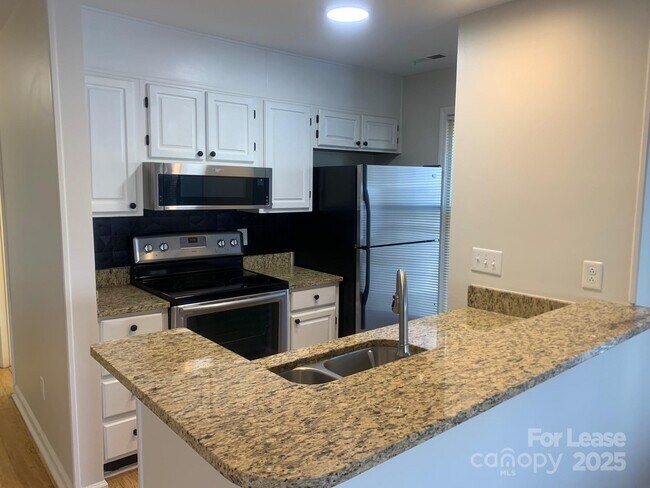 320 Northwest Dr in Davidson, NC - Building Photo - Building Photo