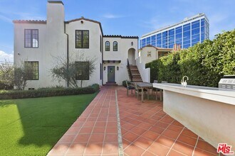 1009 Carol Dr in West Hollywood, CA - Building Photo - Building Photo