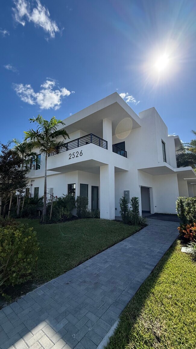 2526 Pierce St in Hollywood, FL - Building Photo - Building Photo