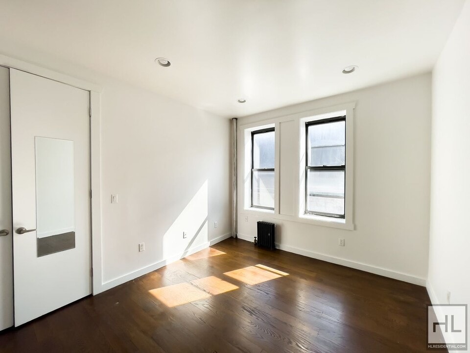 410 Eastern Pkwy in Brooklyn, NY - Building Photo
