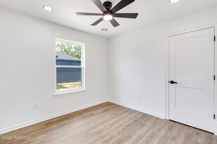 142 Racca Rd in Youngsville, LA - Building Photo