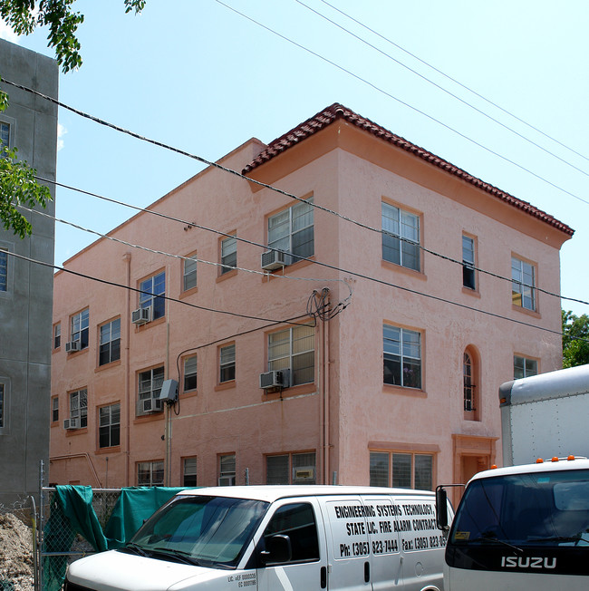 Villa Pina in Miami, FL - Foto de edificio - Building Photo