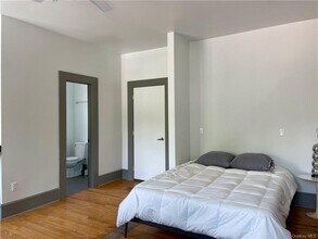 67 Main St-Unit -4 in Livingston Manor, NY - Foto de edificio - Building Photo