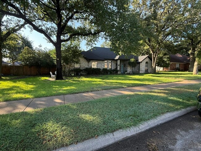 1309 Oak Harbor Blvd in Azle, TX - Building Photo - Building Photo