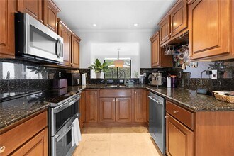 10137 Costa del Sol Blvd in Doral, FL - Building Photo - Building Photo