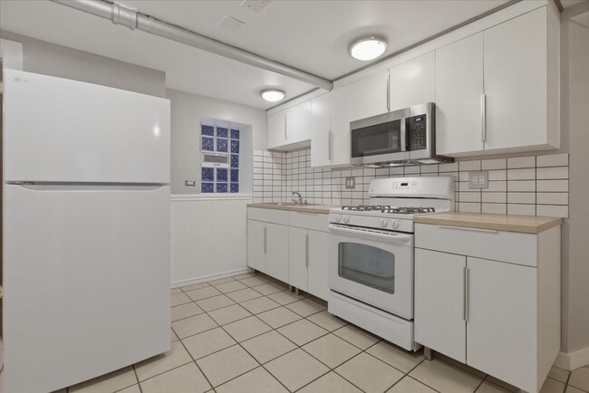 property at 6645 N Greenview Ave