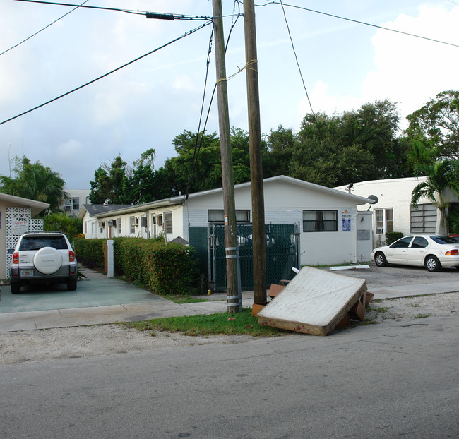 776 NE 127th St in Miami, FL - Foto de edificio - Building Photo