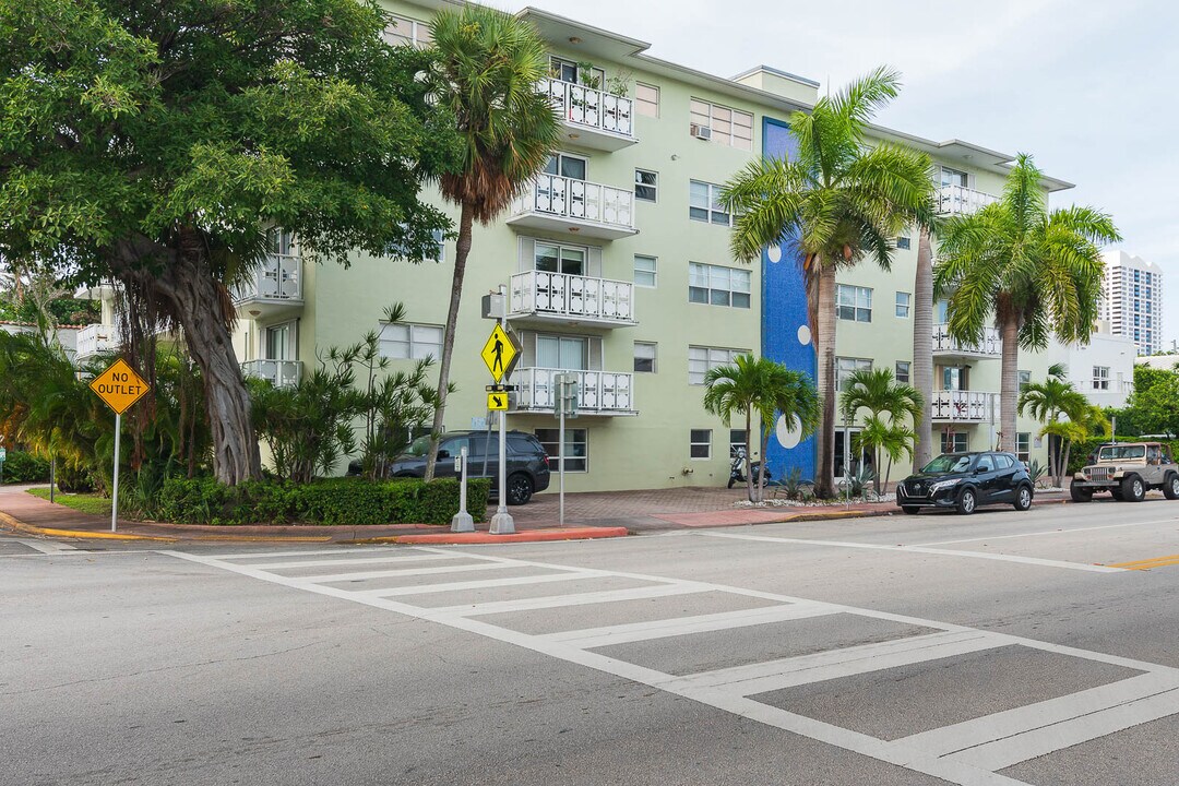 1498 Jefferson Ave, Unit 301 in Miami Beach, FL - Building Photo