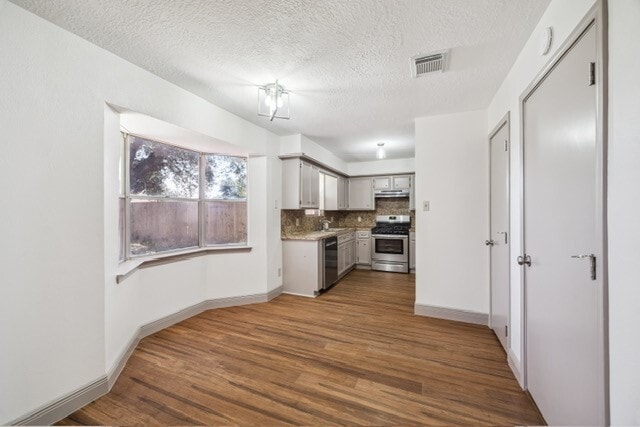 property at 5915 Ray Dr