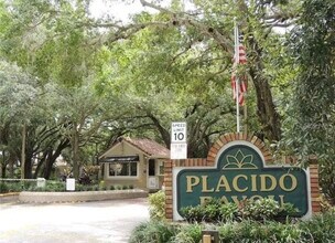 476 Santa Cruz Plz NE, Unit F in St. Petersburg, FL - Building Photo - Building Photo