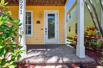 521 SW Akron Ave in Stuart, FL - Building Photo - Building Photo