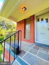 5612 Massachusetts Ave in Bethesda, MD - Building Photo - Building Photo