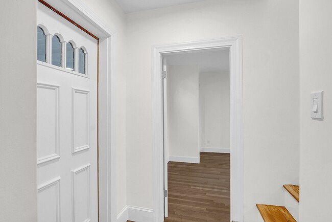 598 E 7th St, Unit 1 in Boston, MA - Building Photo - Building Photo