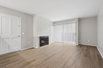 Villa Maria Apartments in Riverside, CA - Foto de edificio - Building Photo