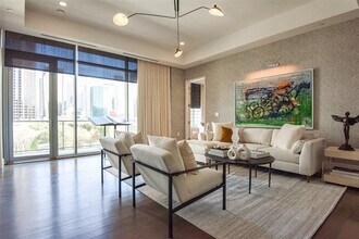 2025 Woodall Rodgers Fwy in Dallas, TX - Building Photo - Building Photo