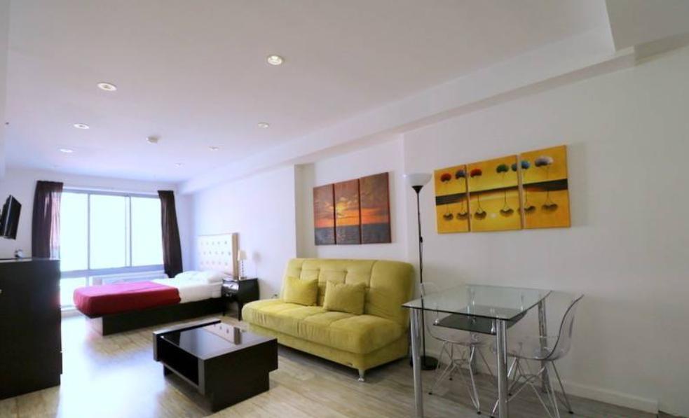 521 W 48th St in New York, NY - Building Photo
