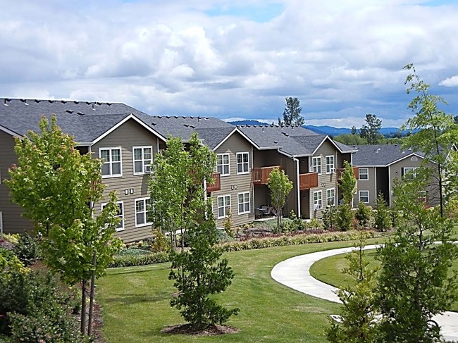 Valley Pointe Apartments in McMinnville, OR - Building Photo - Building Photo