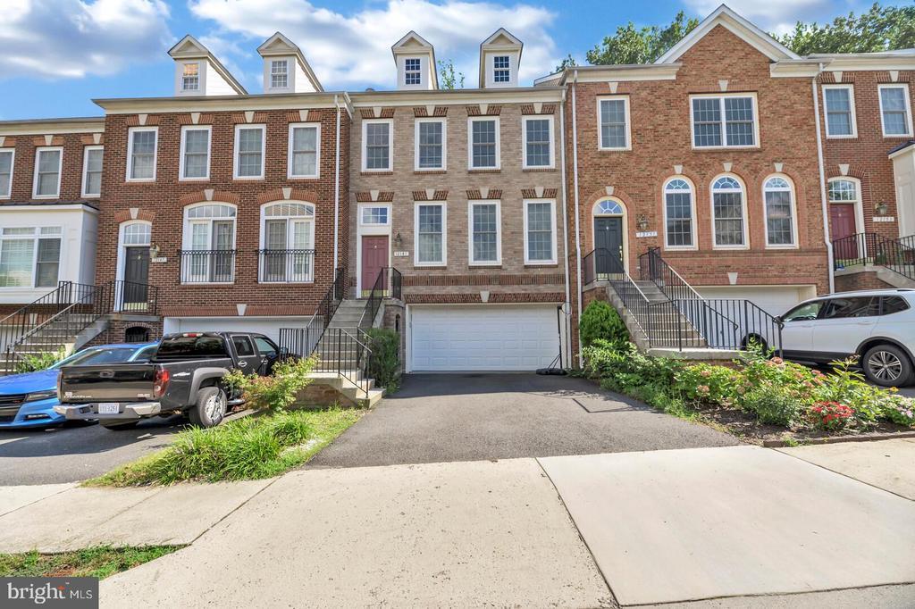 12149 Bridgend Run in Fairfax, VA - Building Photo