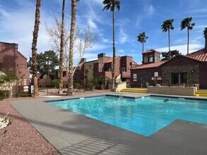 4050 Pacific Harbors Dr, Unit 145 in Las Vegas, NV - Building Photo - Building Photo