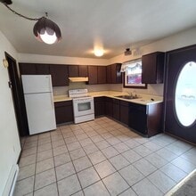 912 East Ave in Kendallville, IN - Building Photo - Building Photo