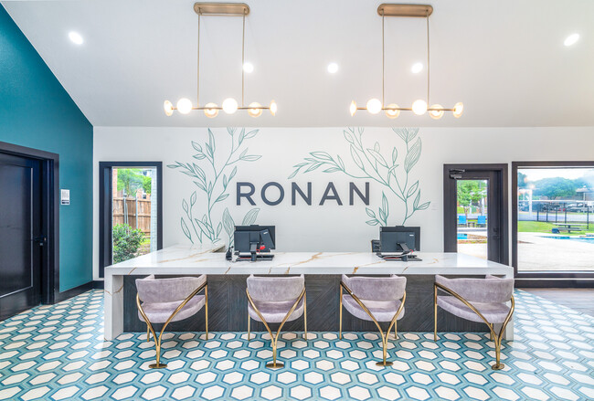 Ronan Apartment Homes in Grand Prairie, TX - Foto de edificio - Building Photo