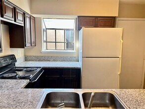 9901 Sharpcrest St in Houston, TX - Building Photo - Building Photo
