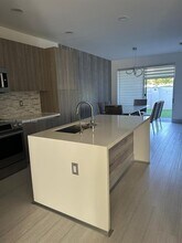 7220 NW 103rd Path in Doral, FL - Building Photo - Building Photo