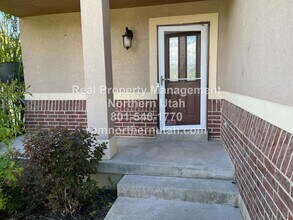 1245 N 2025 W in Layton, UT - Foto de edificio - Building Photo