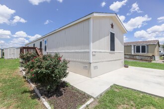 7151 Woodlake Pkwy in San Antonio, TX - Building Photo - Building Photo